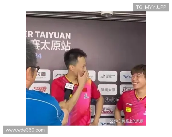 林高远／王艺迪赢球后去和对方教练握手，结果对方教练睡着了